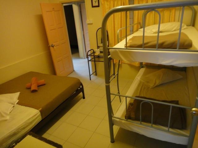 Eight Mentigi Guesthouse Cameron Highlands Exterior foto
